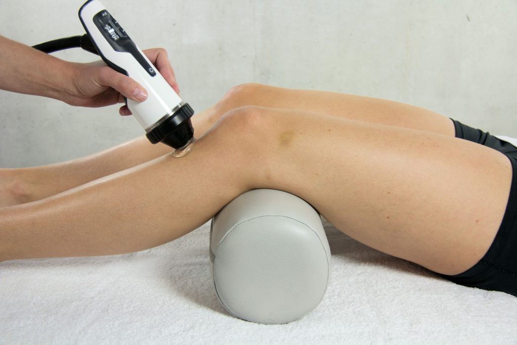 shockwave-treatment-on-the-knee Shockwave treatment on the knee